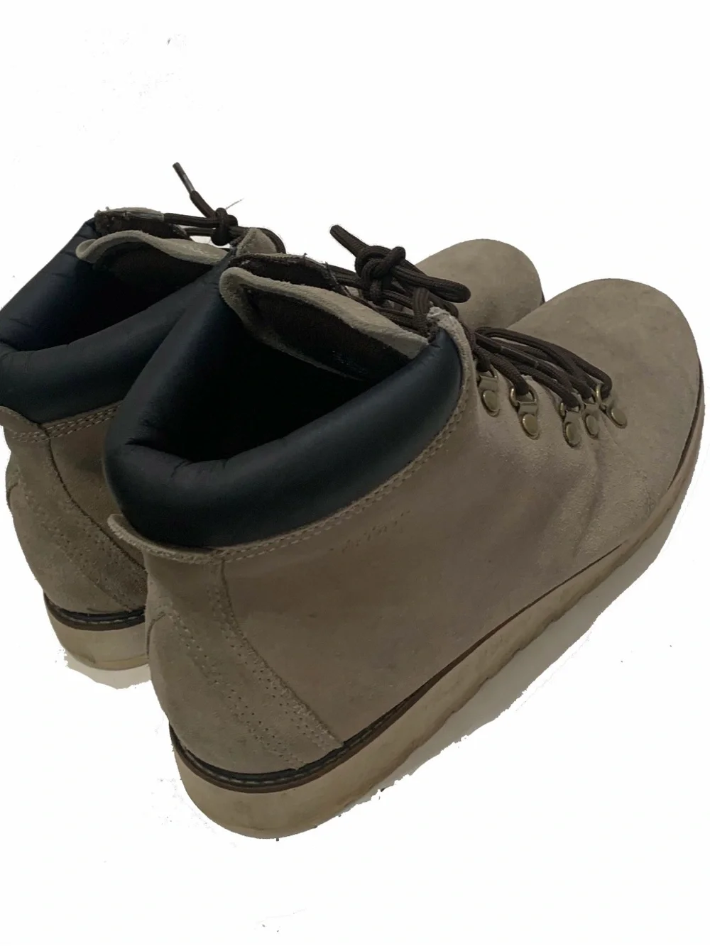 10.5 / L.L. Bean Men's Suede Lace-Up Ankle Boots in Taupe